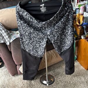 Black and White Patterned Leggings